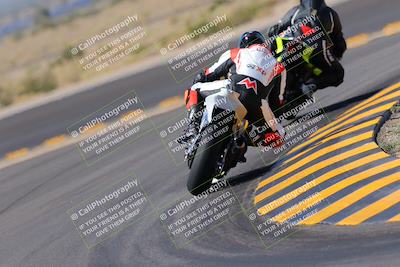 media/Oct-08-2022-SoCal Trackdays (Sat) [[1fc3beec89]]/Turn 11 Backside (1145am)/